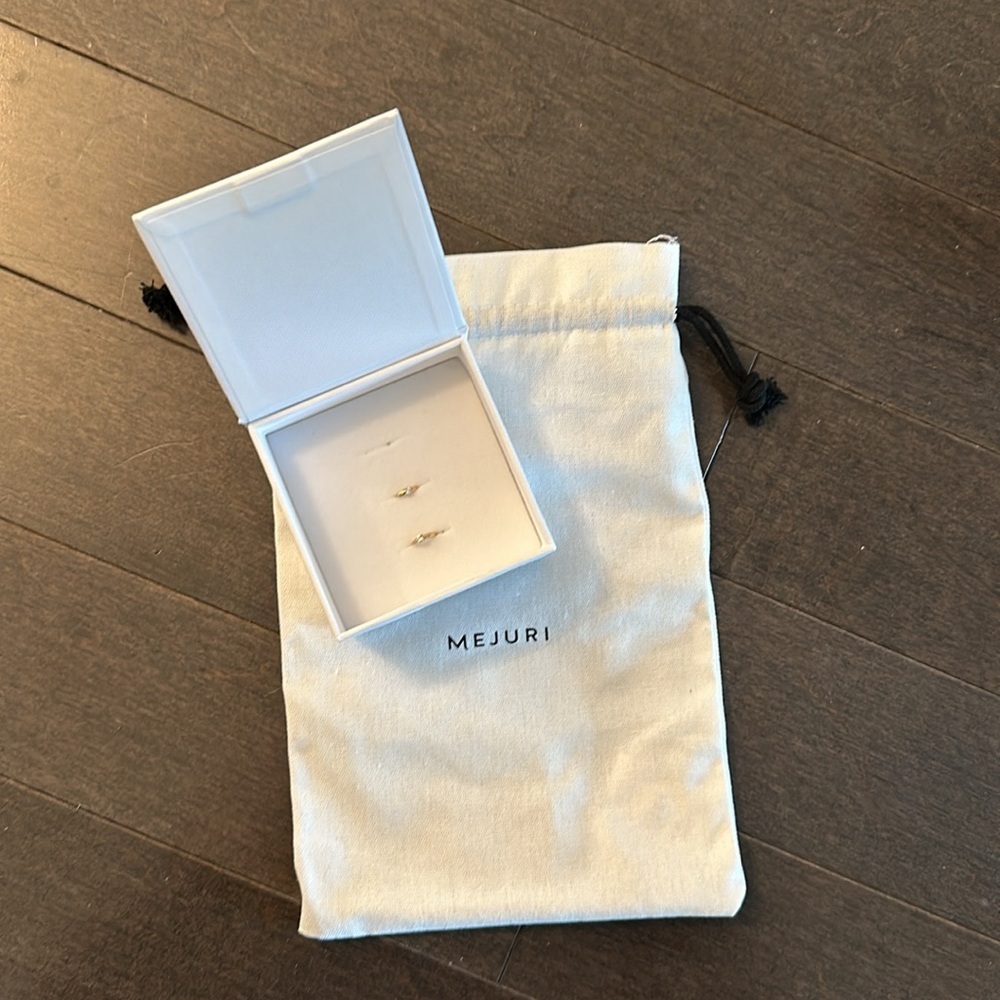 Mejuri Huggies